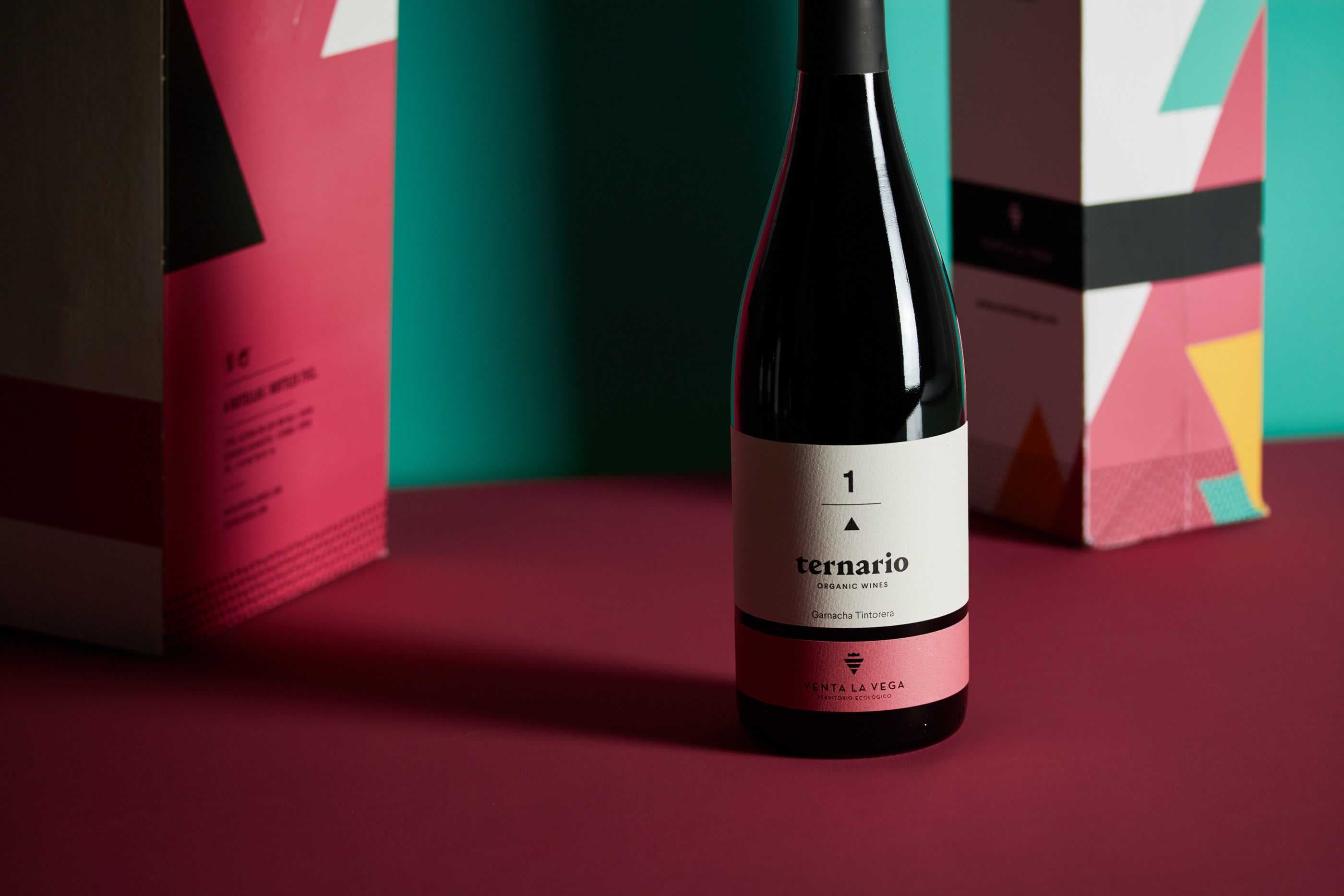Diseño de etiqueta para familia de vinos venta la vega