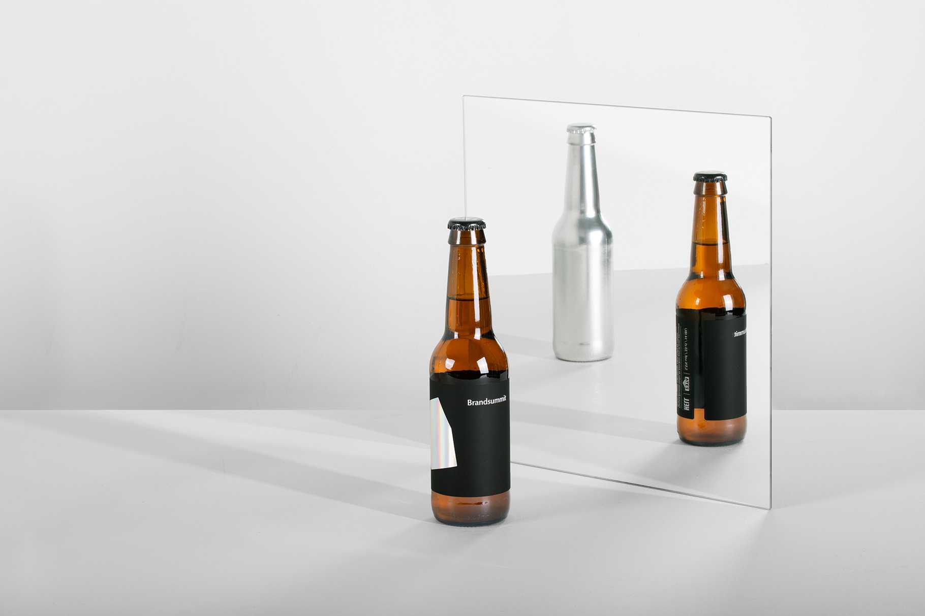 Diseño de packaging (etiqueta) para cerveza conmemorativa del 6 aniversario de Brandsummit.