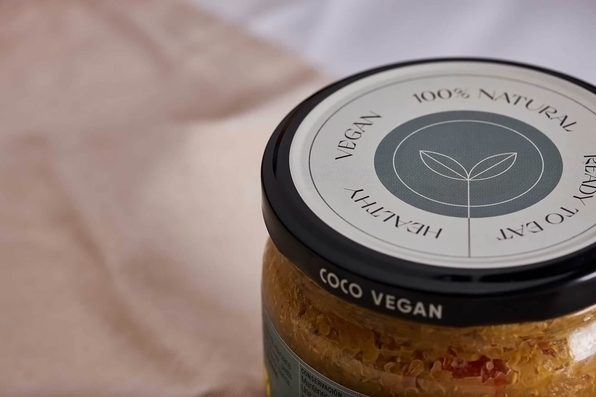 Diseño de identidad y packaging para Coco Vegan, marca de productos valenciana veganos y listos para comer.