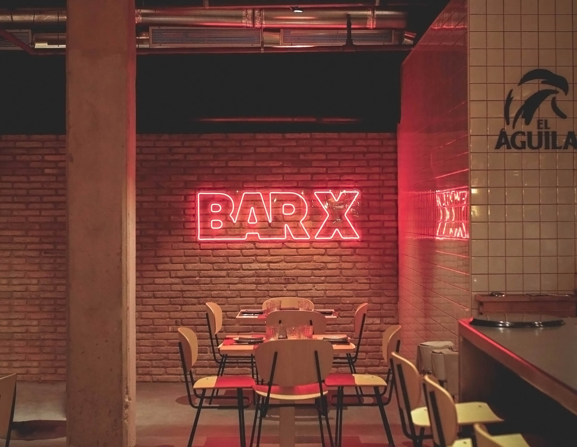 Diseño de identidad e interior para el restaurante Bar X de Ricard Camarena en Valencia