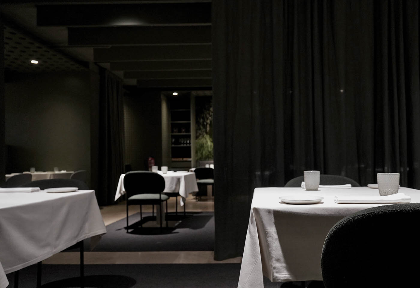 Diseño de branding digital e interior para restaurante Habitual de Ricard Camarena